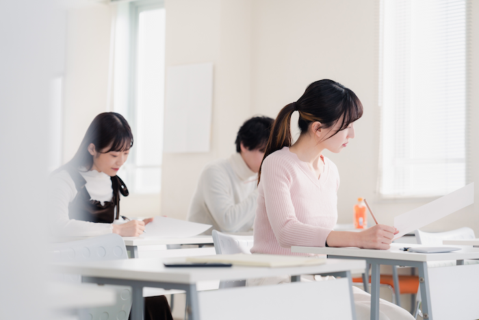 高卒認定試験のリアルな難易度と効率的な勉強法、進学・就職への活用法